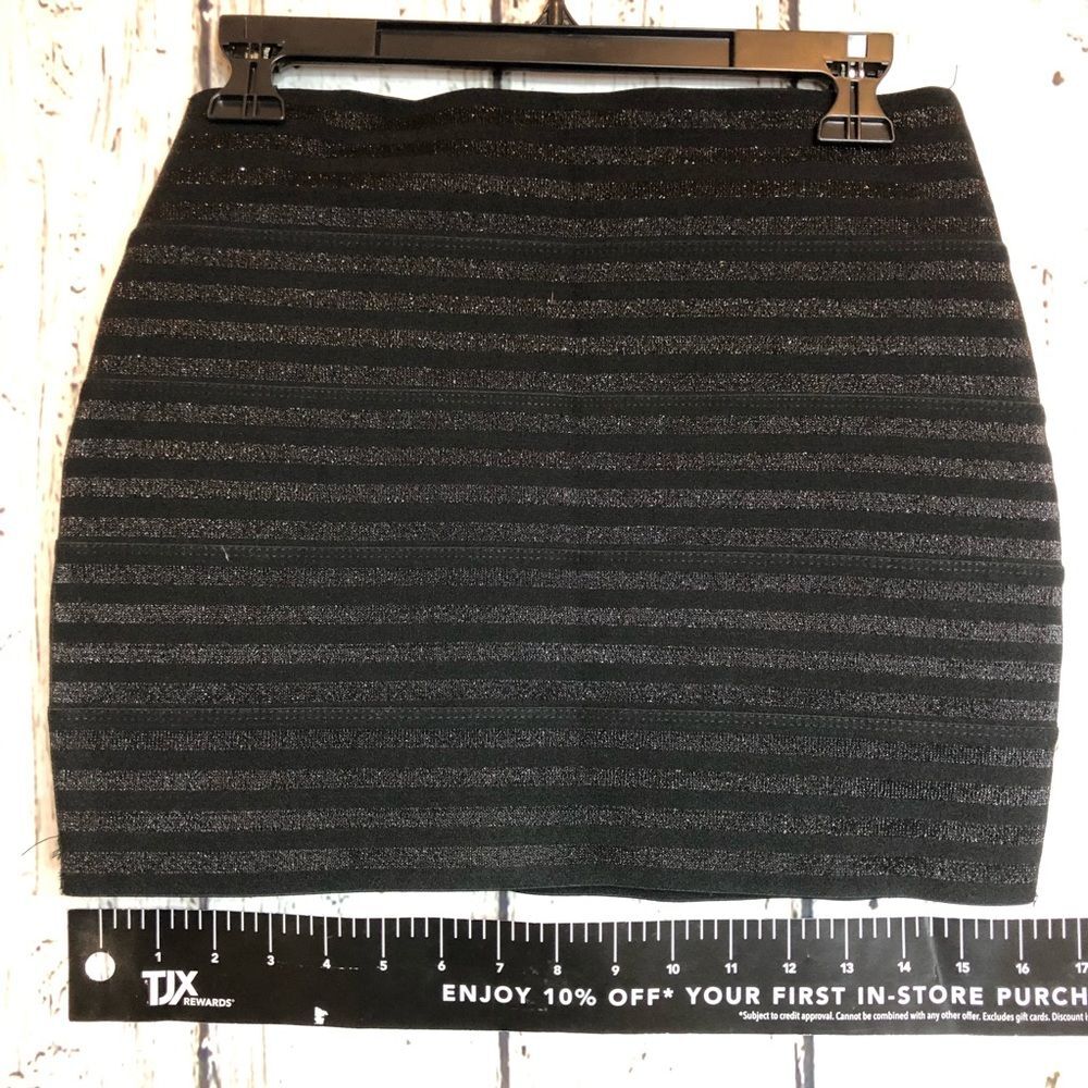 Forever 21 bondage mini skirt party night outsize M goth dark glimmer black